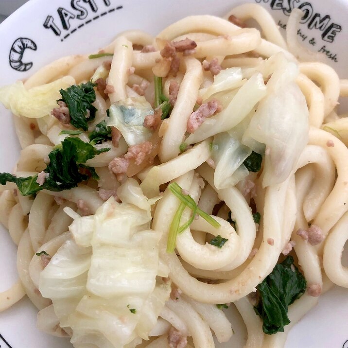 キャベツとひき肉の焼きうどん